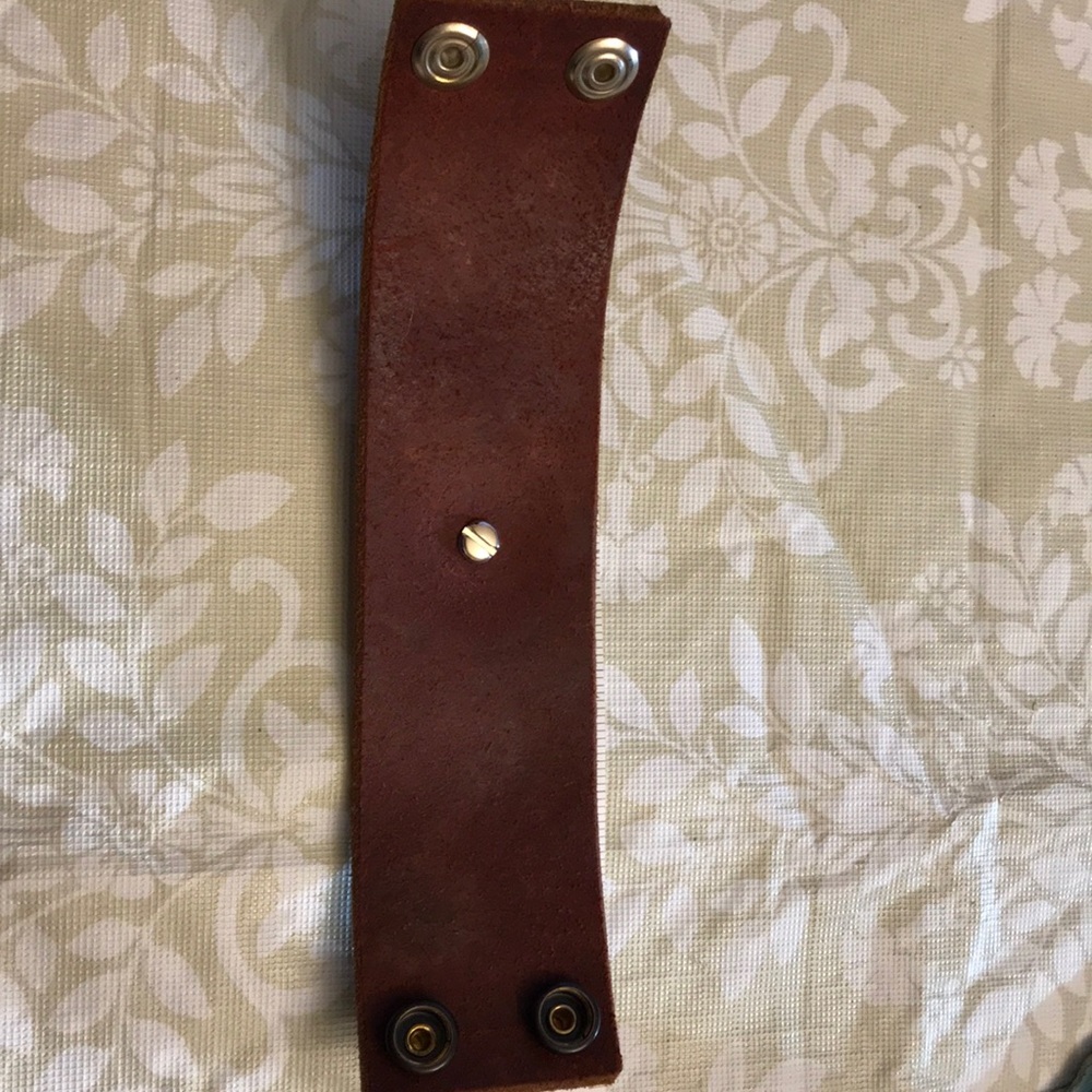 ✊Handmade leather cuff with reproduction coin - Picture 7 of 8